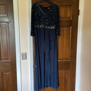 Beautiful gown size 8